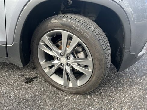 Used 2020 Chevrolet Trax LT w/ LT Convenience Package image 5