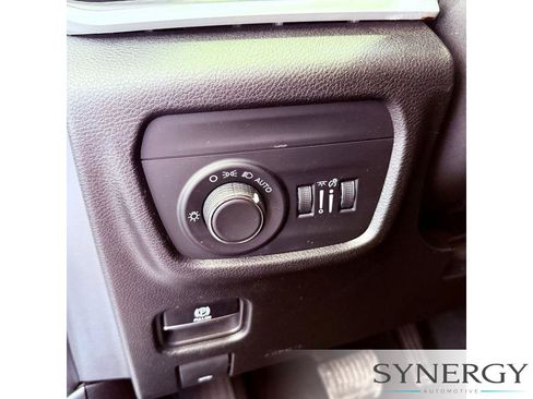 Used 2023 Jeep Grand Cherokee L Laredo RWD image 19
