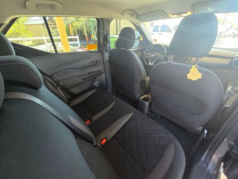 Used 2018 Nissan Kicks SV FWD image 9
