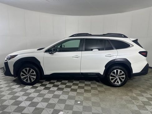 Used 2025 Subaru Outback Premium AWD/4WD image 4