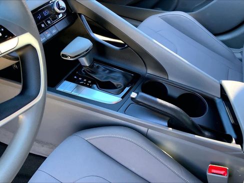 Certified 2024 Hyundai Elantra SEL image 17