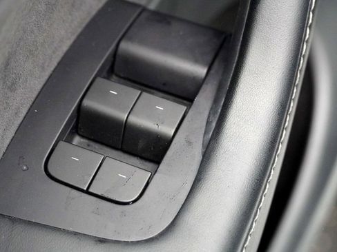 Used 2022 Tesla Model Y Performance image 17