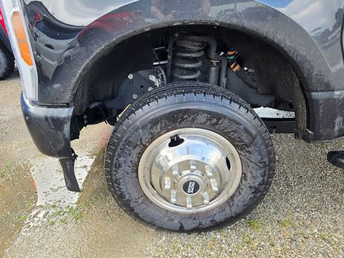 Used 2025 Ford F350 XL AWD/4WD image 3