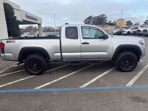 Used 2022 Toyota Tacoma SR w/ SX Package image 18
