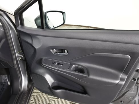 Used 2025 Nissan Versa SV FWD image 37