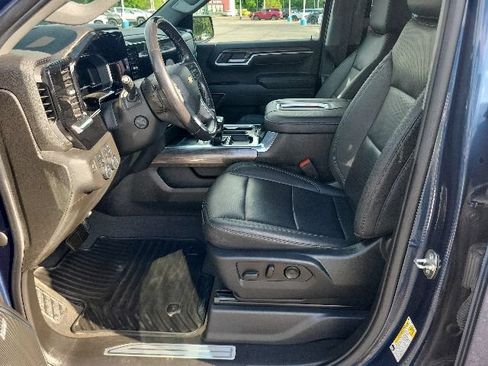 Used 2022 Chevrolet Silverado 1500 LTZ w/ LTZ Premium Package AWD/4WD image 31