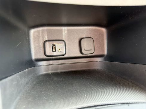 Used 2018 Chevrolet Equinox LT image 33