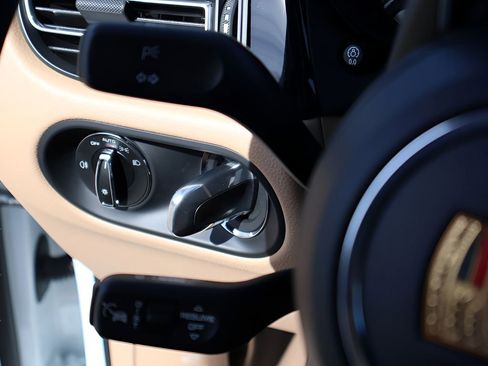 New 2026 Porsche Macan image 32