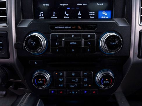 Used 2018 Ford F150 Platinum w/ Equipment Group 701A Luxury image 22