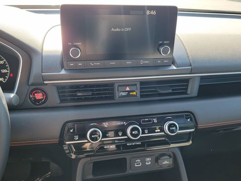 Used 2025 Honda Pilot Sport image 19