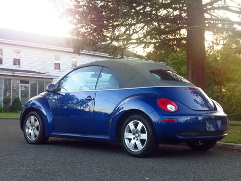 Used 2007 Volkswagen Beetle Convertible w/ Package 1 FWD image 3