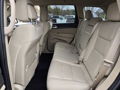 Used 2022 Jeep Grand Cherokee Laredo E w/ Security & Convenience Group image 12