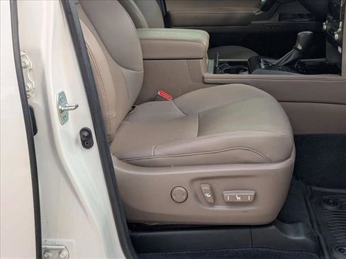 Used 2020 Lexus GX 460 Premium image 23