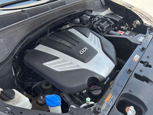 Used 2017 Hyundai Santa Fe SE AWD/4WD image 33