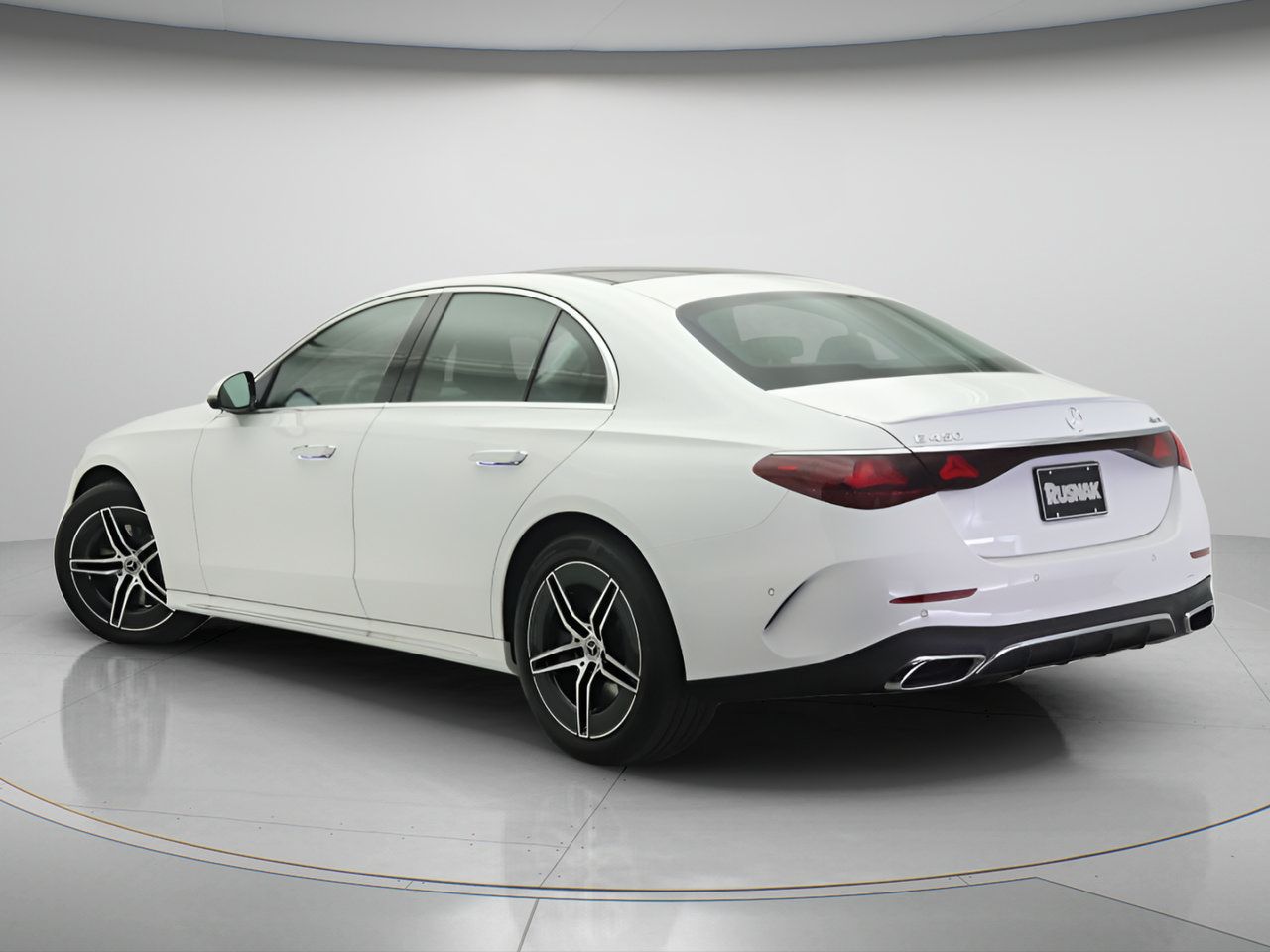 New 2026 Mercedes-Benz E 450 4MATIC Sedan image 3