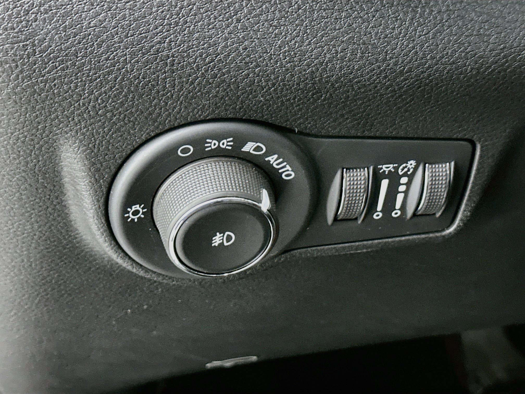 Used 2025 Jeep Compass Limited AWD/4WD image 17