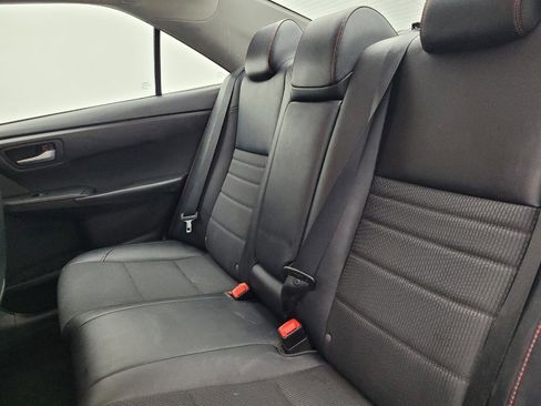 Used 2017 Toyota Camry SE image 18