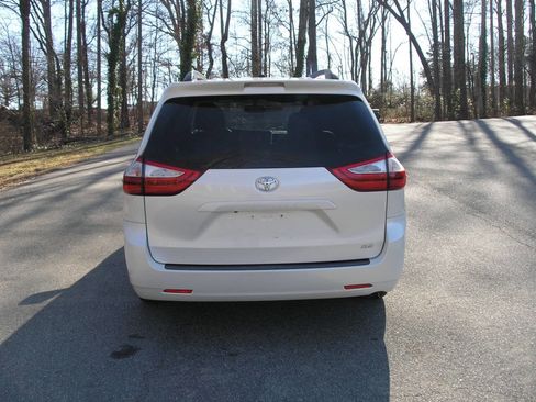 Used 2017 Toyota Sienna image 5