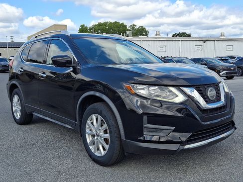 Used 2018 Nissan Rogue SV w/ Premium Package AWD/4WD image 3