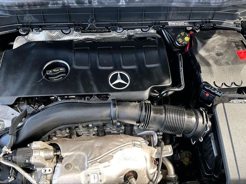 Used 2022 Mercedes-Benz GLB 250 image 32