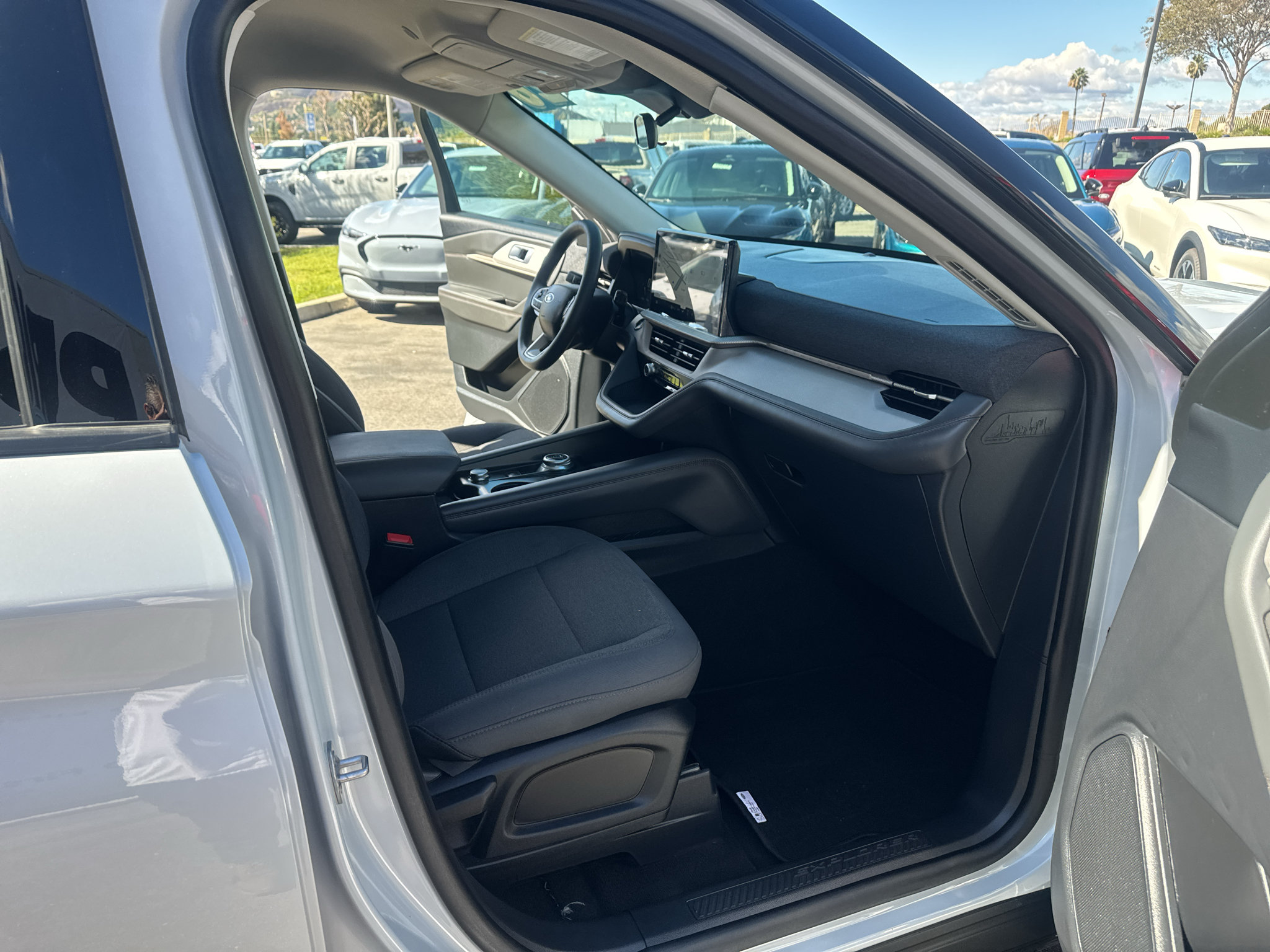Used 2026 Ford Explorer Active RWD image 21