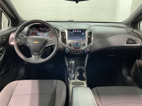 Used 2017 Chevrolet Cruze LT w/ Sun And Sound Package FWD image 6