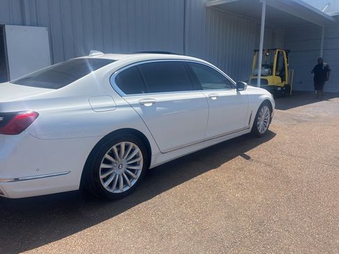 Used 2022 BMW 740i RWD image 2