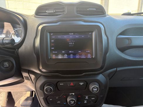 Used 2018 Jeep Renegade Latitude image 7