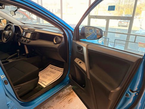 Used 2016 Toyota RAV4 LE image 16