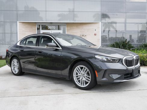 Used 2024 BMW 530i RWD image 3