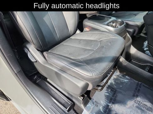 Used 2021 Chrysler Pacifica Touring-L AWD/4WD image 25