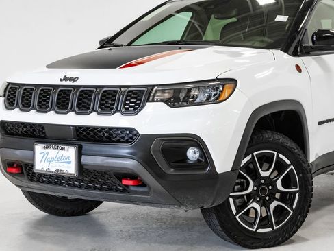 Certified 2025 Jeep Compass Trailhawk AWD/4WD image 2