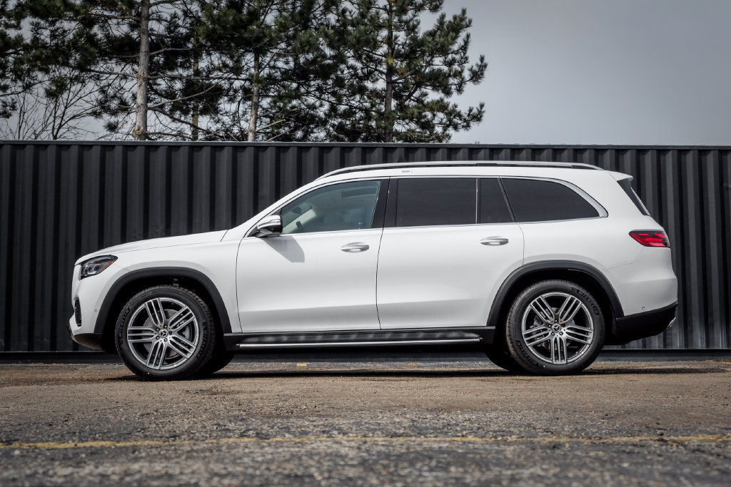 Used 2026 Mercedes-Benz GLS 450 4MATIC image 3