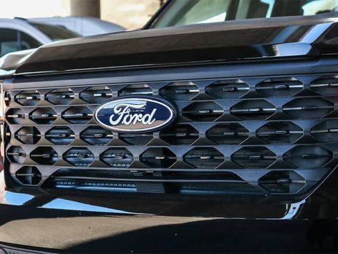 New 2025 Ford Maverick XL image 5