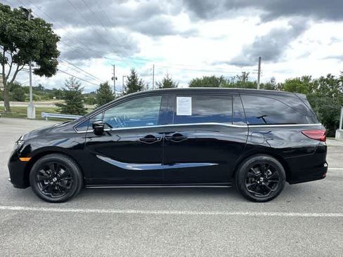 Used 2023 Honda Odyssey Sport image 2
