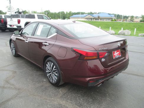 Used 2024 Nissan Altima 2.5 SV w/ SV Premium Package FWD image 8