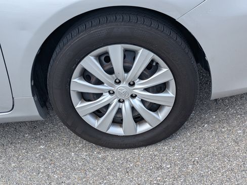 Used 2012 Toyota Corolla LE FWD image 11