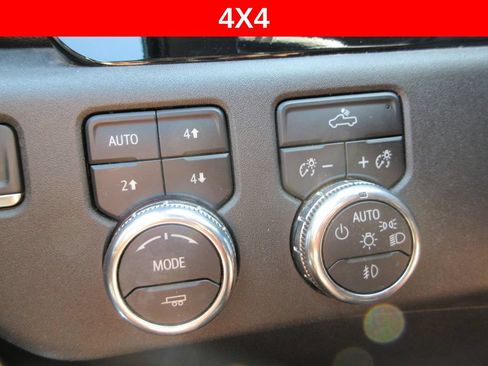 Used 2024 GMC Sierra 3500 SLE w/ SLE Convenience Package AWD/4WD image 29