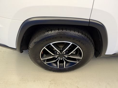 Used 2021 Jeep Grand Cherokee Trailhawk w/ Trailhawk Luxury Group AWD/4WD image 8