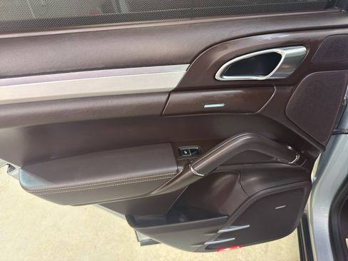 Used 2016 Porsche Cayenne Turbo AWD/4WD image 32