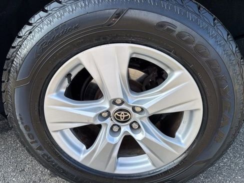 Used 2021 Toyota RAV4 XLE image 12