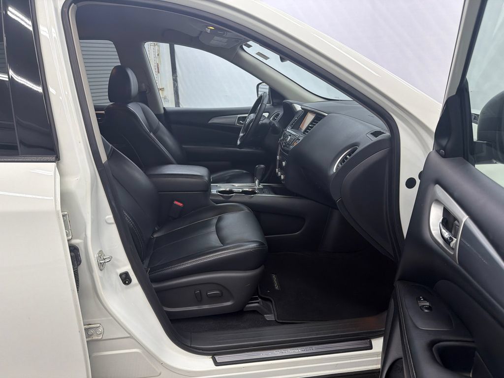 Used 2020 Nissan Pathfinder SL FWD image 15