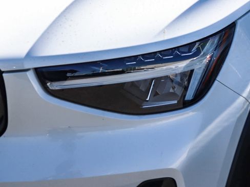 Used 2023 Volvo XC40 B5 Ultimate AWD/4WD image 2