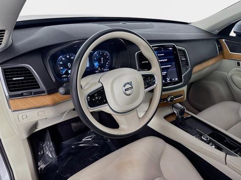 Used 2021 Volvo XC90 T6 Momentum w/ Protection Package Premier image 10