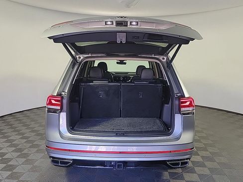 Used 2022 Volkswagen Atlas SEL R-Line image 8
