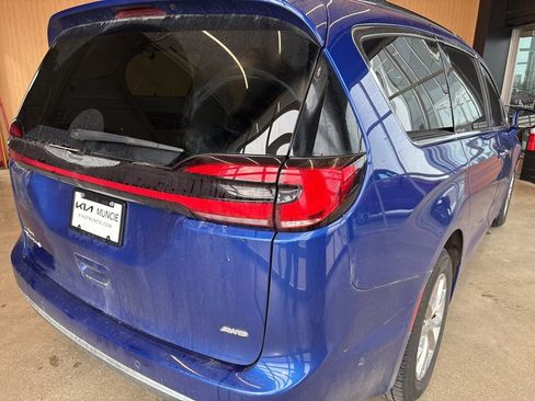 Used 2021 Chrysler Pacifica Touring-L w/ Uconnect Theater Family Group image 13