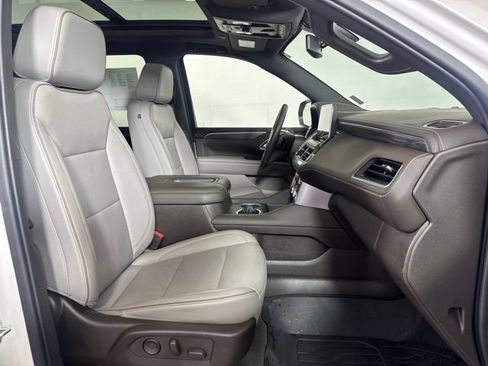 Used 2021 GMC Yukon XL SLT w/ SLT Luxury Plus Package AWD/4WD image 4