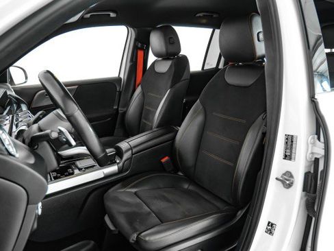 Used 2021 Mercedes-Benz GLB 35 AMG 4MATIC image 29