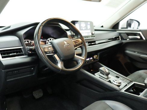Used 2024 Mitsubishi Outlander SE FWD image 6