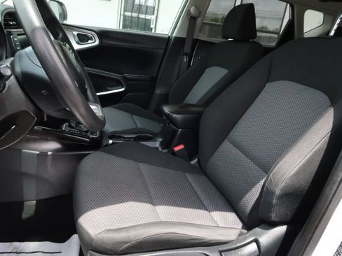 Used 2023 Kia Soul LX w/ Option Group 015 FWD image 5